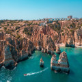 Waarom de Algarve een ideale bestemming is voor een rustige zomervakantie